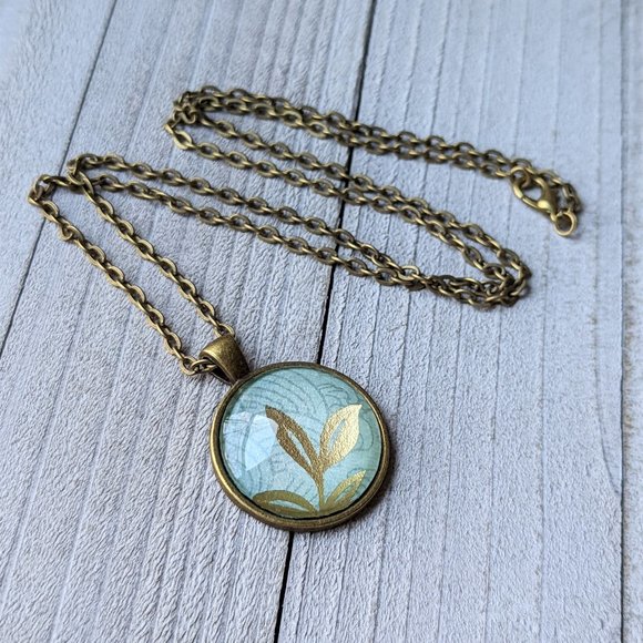 Glass Dome Cabochon Necklace with Gold Leaves & Pale Green Lines Pattern - Picture 10 of 16